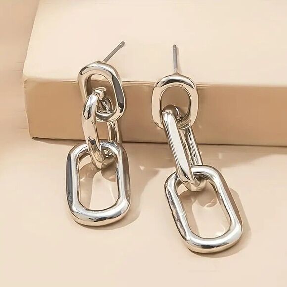 Elegant Chain Link Earrings - Picture 1 of 4